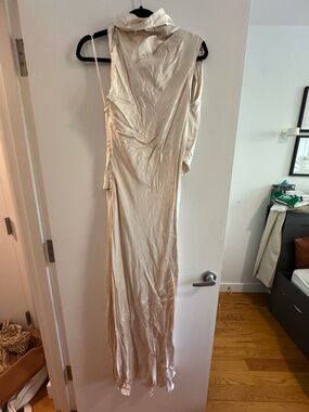 DISSH Cream Satin High-Neck Sleeveless Floor-Length Wedding Dress